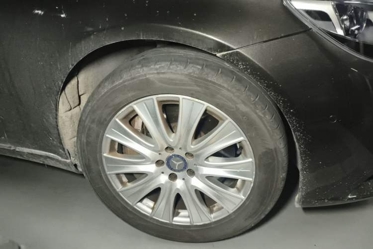 Used Mercedes-Benz S-Class 2014 S 400 L Prestige Edition Right Front Wheel Hub