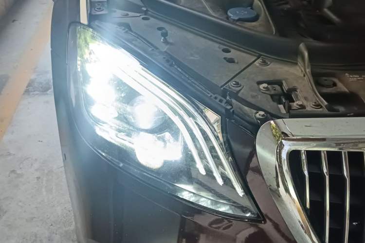 Used Mercedes-Benz S-Class 2014 S 400 L HYBRID Right Front Headlight