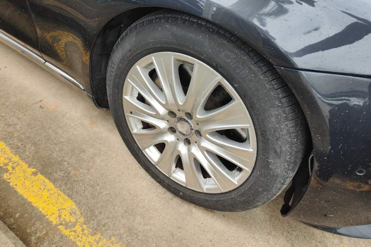 Used Mercedes-Benz S-Class 2014 S 400 L Prestige Edition Right Front Wheel Hub