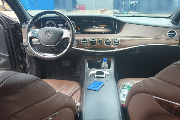 Used Mercedes-Benz S-Class 2014 S 320 L Luxury Model Center Console