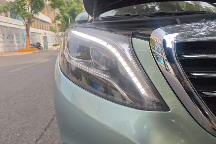 Used Mercedes-Benz S-Class 2014 S 320 L Luxury Model Right Front Headlight