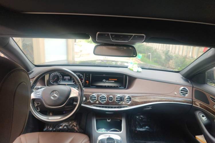Used Mercedes-Benz S-Class 2014 S 320 L Business Model Center Console