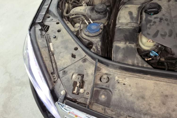 Used Mercedes-Benz S-Class 2014 S 400 L Prestige Edition Engine Bay Right