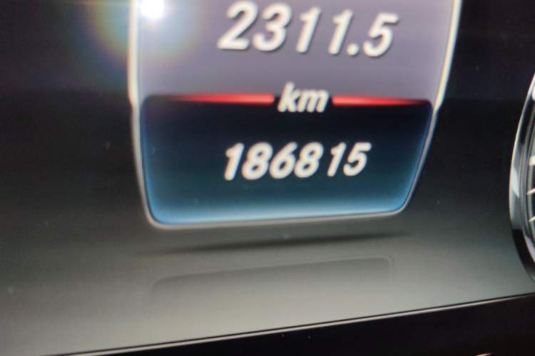 Used Mercedes-Benz S-Class 2014 S 320 L Business Model Odometer Close Up