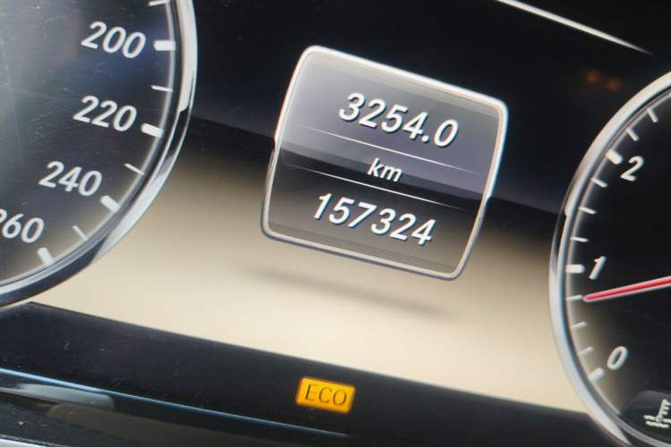 Used Mercedes-Benz S-Class 2014 S 400 L Prestige Edition Odometer Close Up