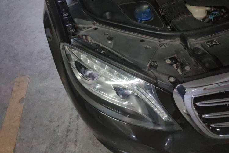 Used Mercedes-Benz S-Class 2014 S 320 L Business Model Right Front Headlight