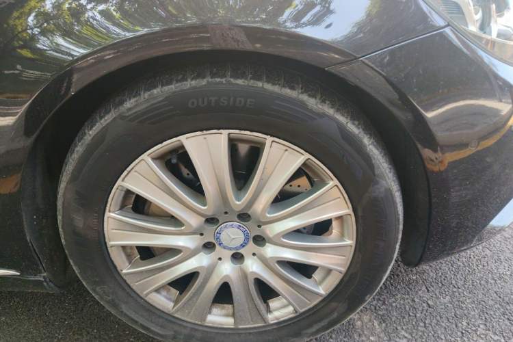 Used Mercedes-Benz S-Class 2014 S 400 L Prestige Edition Right Front Wheel Hub