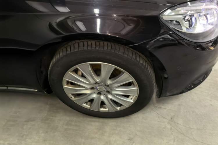 Used Mercedes-Benz S-Class 2014 S 400 L Prestige Edition Right Front Wheel Hub