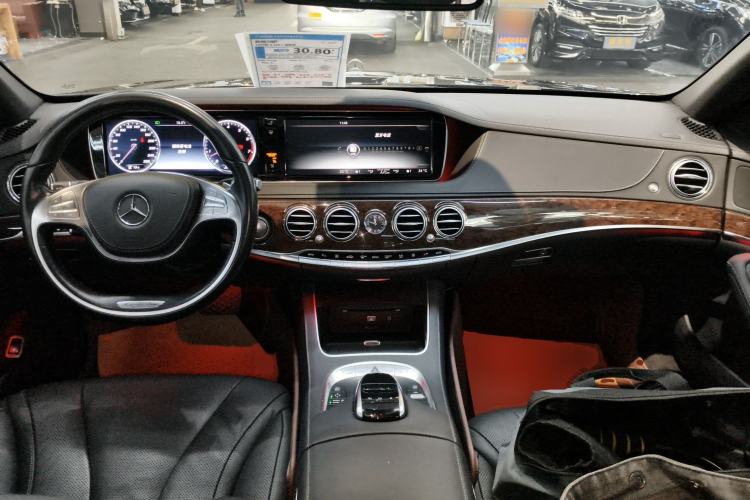 Used Mercedes-Benz S-Class 2014 S 320 L Business Model Center Console