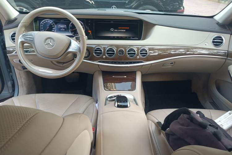 Used Mercedes-Benz S-Class 2014 S 320 L Luxury Model Center Console