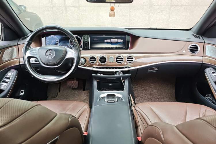 Used Mercedes-Benz S-Class 2014 S 320 L Luxury Model Center Console