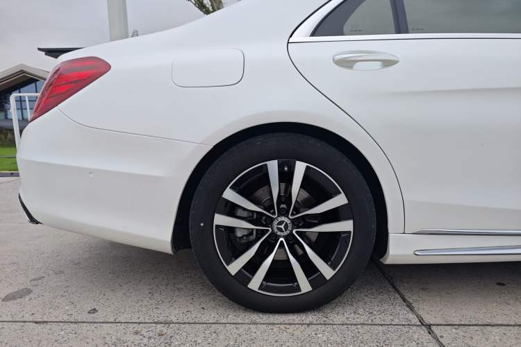 Used Mercedes-Benz S-Class 2014 S 400 L Luxury Model Exterior 8