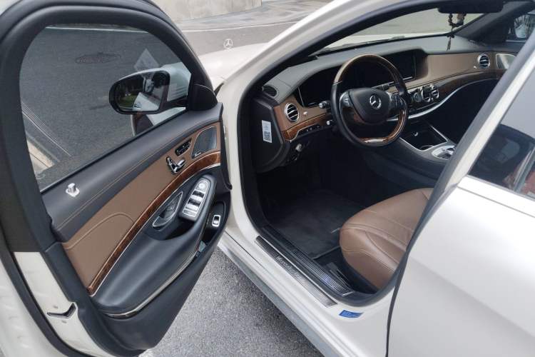Used Mercedes-Benz S-Class 2014 S 400 L Luxury Model Interior 1