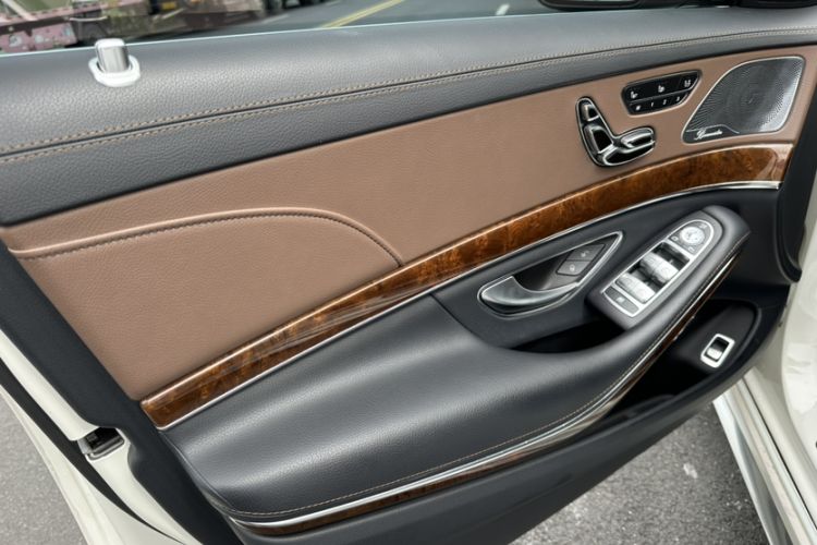 Used Mercedes-Benz S-Class 2014 S 400 L Luxury Model Interior 12