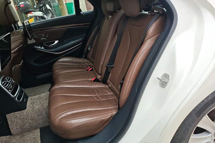 Used Mercedes-Benz S-Class 2014 S 320 L Luxury Model Left Rear Seat