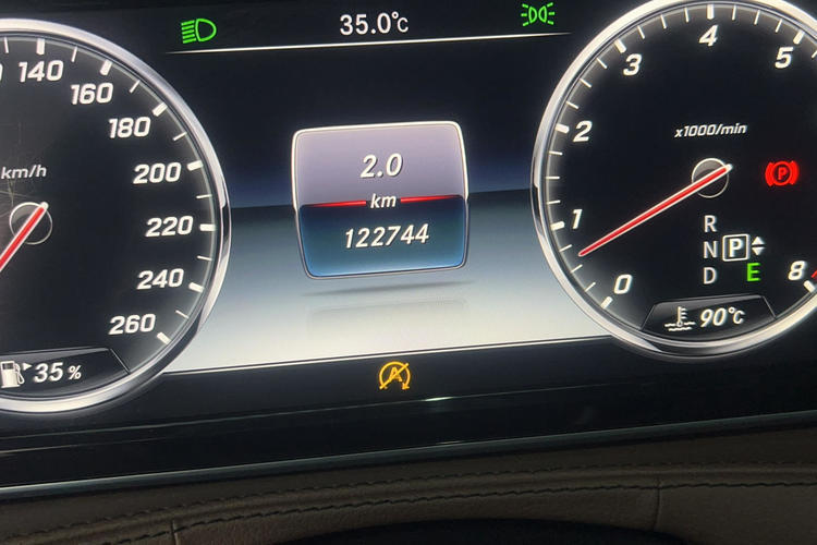 Used Mercedes-Benz S-Class 2014 S 320 L Business Model Odometer Close Up