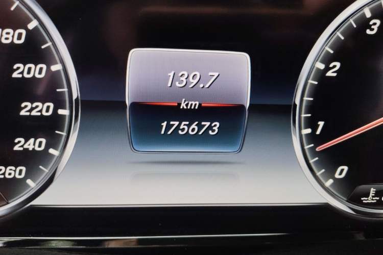 Used Mercedes-Benz S-Class 2014 S 400 L Luxury Model Odometer Close Up