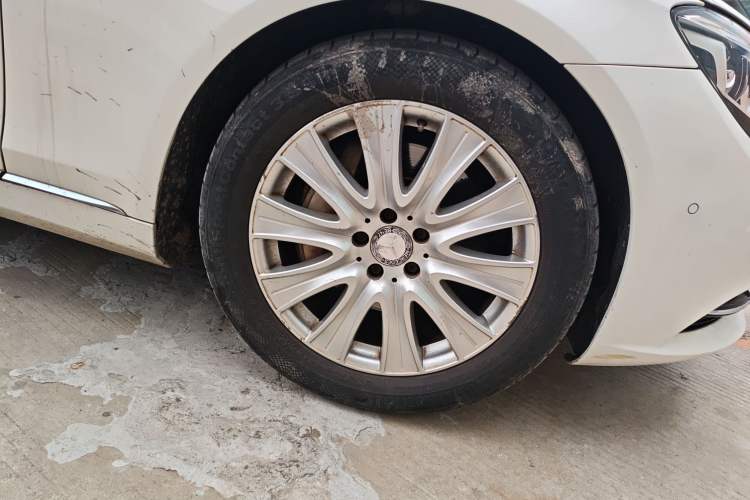 Used Mercedes-Benz S-Class 2014 S 320 L Luxury Model Right Front Wheel Hub