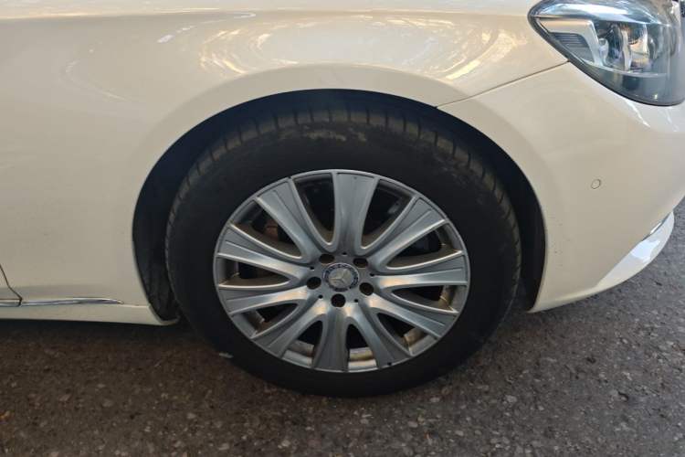 Used Mercedes-Benz S-Class 2014 S 400 L Prestige Edition Right Front Wheel Hub