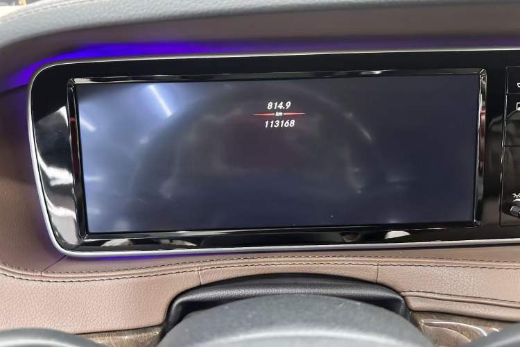 Used Mercedes-Benz S-Class 2015 S 400 L 4MATIC Odometer Close Up
