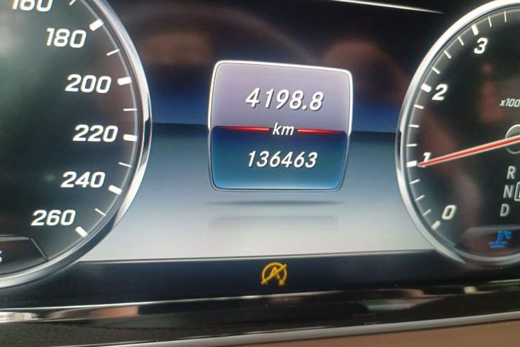 Used Mercedes-Benz S-Class 2015 S 400 L 4MATIC Odometer Close Up