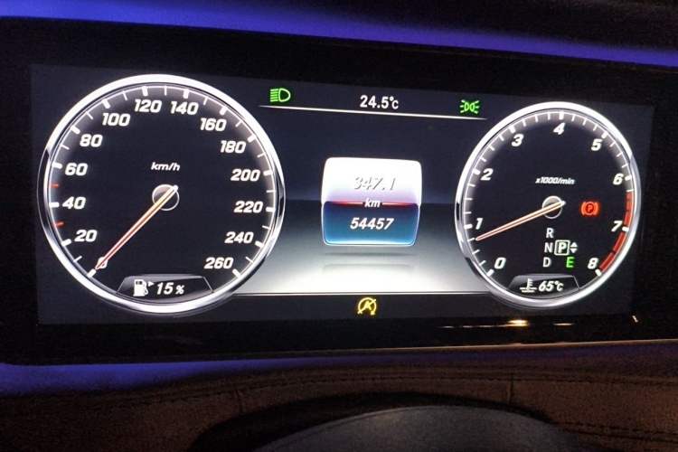 Used Mercedes-Benz S-Class 2015 S 400 L 4MATIC Odometer Close Up