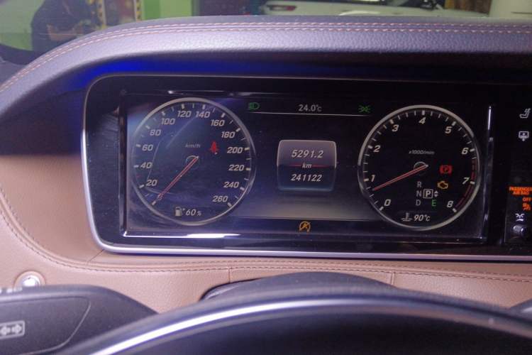 Used Mercedes-Benz S-Class 2015 S 400 L 4MATIC Odometer Close Up