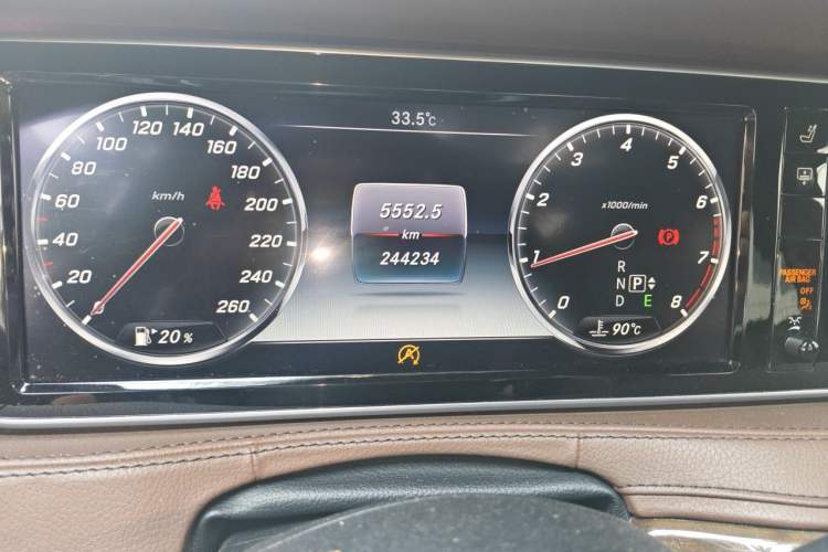 Used Mercedes-Benz S-Class 2015 S 400 L 4MATIC Odometer Close Up