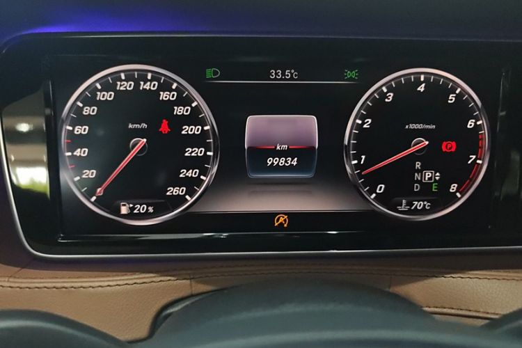 Used Mercedes-Benz S-Class 2015 S 400 L Odometer Close Up