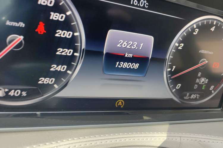 Used Mercedes-Benz S-Class 2015 S 400 L 4MATIC Odometer Close Up