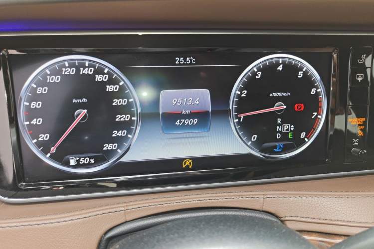 Used Mercedes-Benz S-Class 2015 S 400 L 4MATIC Odometer Close Up