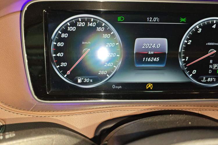 Used Mercedes-Benz S-Class 2015 S 400 L Odometer Close Up