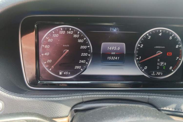 Used Mercedes-Benz S-Class 2015 S 400 L 4MATIC Odometer Close Up