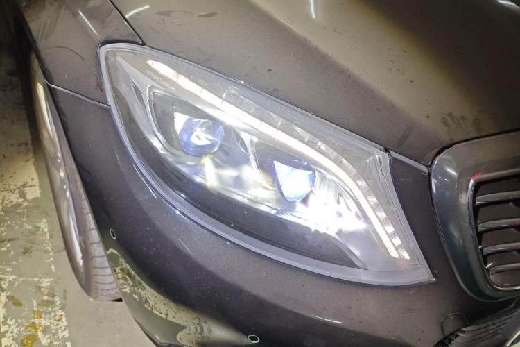 Used Mercedes-Benz S-Class 2015 S 400 L Right Front Headlight