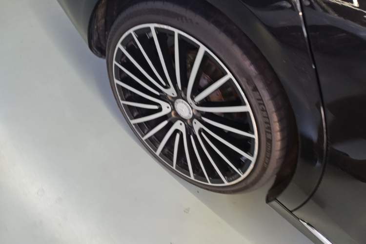 Used Mercedes-Benz S-Class 2015 S 400 L Right Rear Wheel Hub