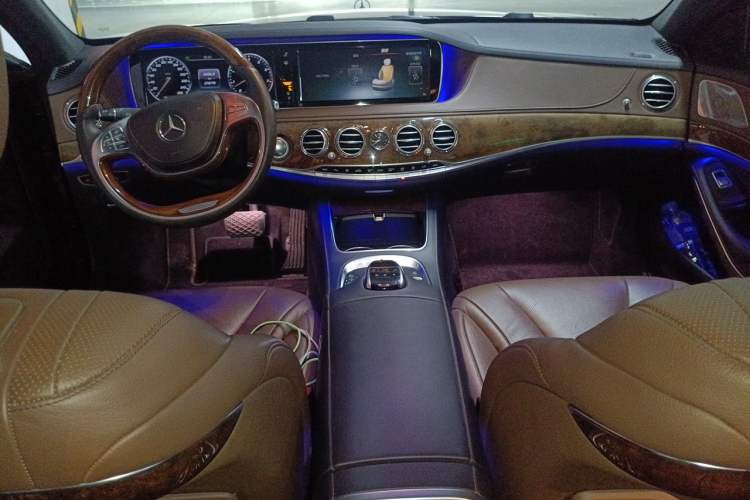 Used Mercedes-Benz S-Class 2016 S 320 L Luxury Model Center Console