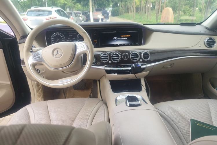 Used Mercedes-Benz S-Class 2016 S 320 L Luxury Model Center Console