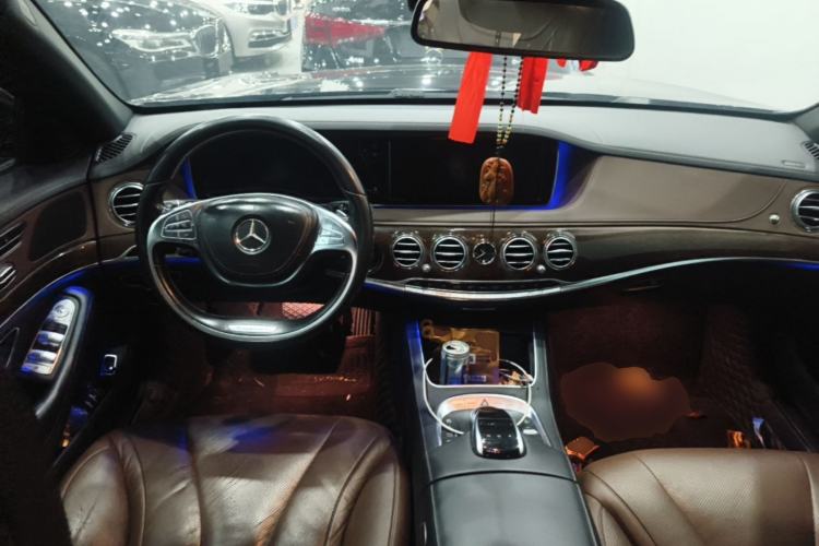 Used Mercedes-Benz S-Class 2016 S 320 L Luxury Model Center Console