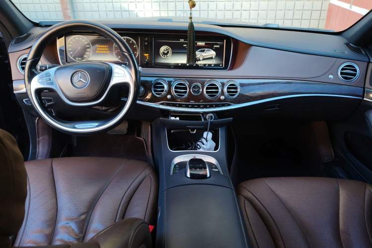 Used Mercedes-Benz S-Class 2016 S 320 L Business Model Center Console