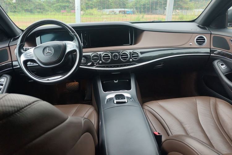 Used Mercedes-Benz S-Class 2016 S 400 L Center Console