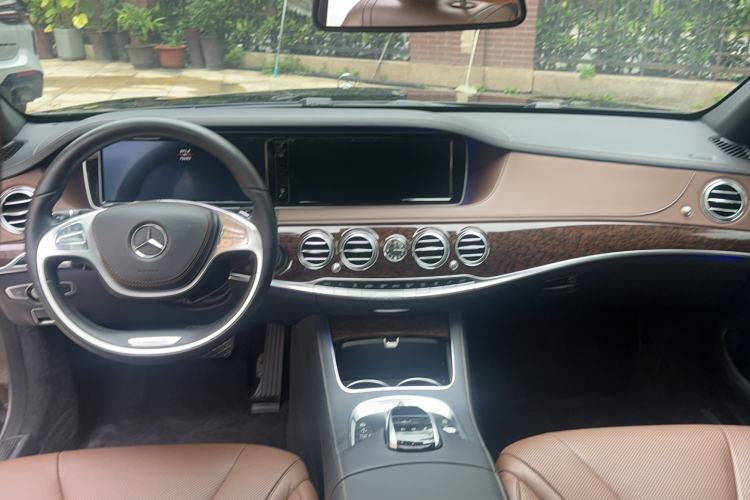 Used Mercedes-Benz S-Class 2016 S 320 L Luxury Model Center Console