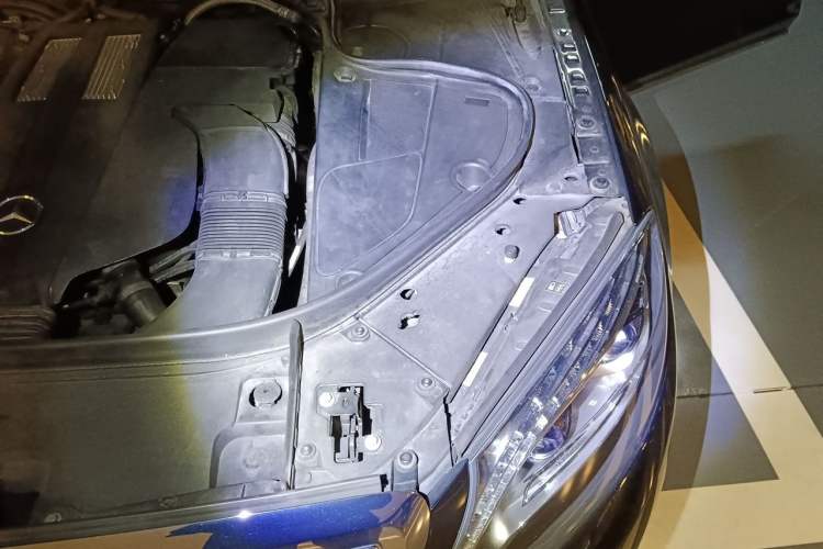 Used Mercedes-Benz S-Class 2016 S 400 L Engine Bay Left