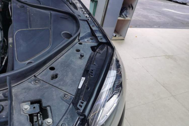 Used Mercedes-Benz S-Class 2016 S 400 L Engine Bay Left
