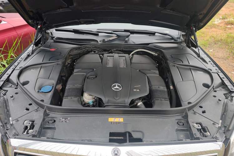 Used Mercedes-Benz S-Class 2016 S 400 L Engine Bay