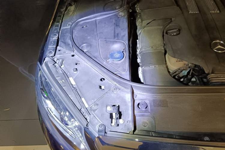 Used Mercedes-Benz S-Class 2016 S 400 L Engine Bay Right