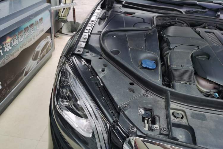 Used Mercedes-Benz S-Class 2016 S 400 L Engine Bay Right