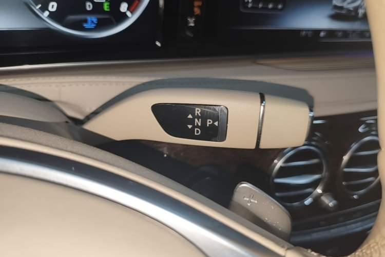 Used Mercedes-Benz S-Class 2016 S 320 L Business Model Gear Lever