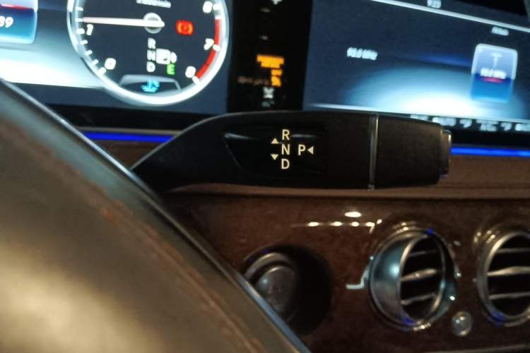 Used Mercedes-Benz S-Class 2016 S 400 L Gear Lever