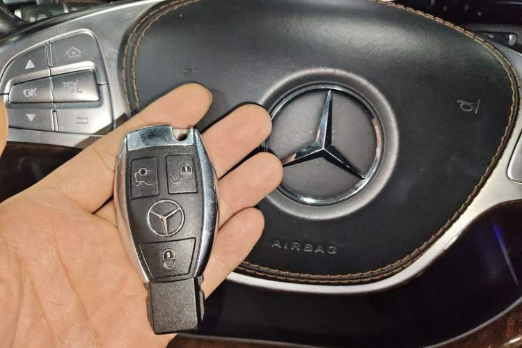 Used Mercedes-Benz S-Class 2016 S 320 L Luxury Model Interior 1