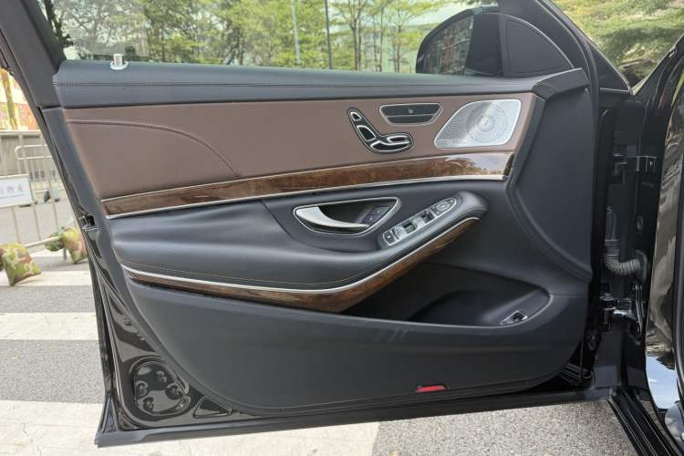 Used Mercedes-Benz S-Class 2016 S 320 L Luxury Model Interior 10
